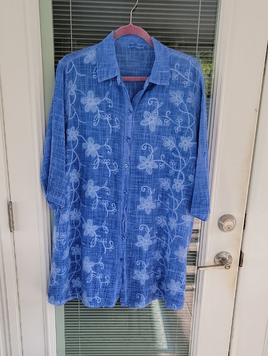 New Collection Tops - Blue Embroidered Floral Lightweight Cotton Roll Tab Sleeve Button-up Shirt